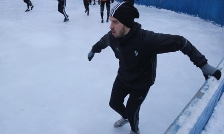 Новая команда Хижниченко проводит тренировки на льду