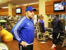 Фоторепортаж с тренировки «Окжетпеса» в тренажерном зале