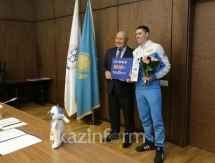 Шукеев вручил 4,6 миллионов тенге лыжникам-призерам Универсиады-2017