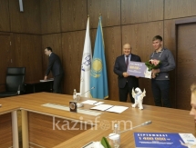 Шукеев вручил 4,6 миллионов тенге лыжникам-призерам Универсиады-2017