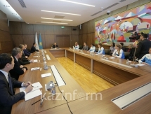 Шукеев вручил 4,6 миллионов тенге лыжникам-призерам Универсиады-2017