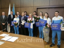 Шукеев вручил 4,6 миллионов тенге лыжникам-призерам Универсиады-2017