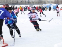 В Астане прошел турнир по хоккею на реке Ишим