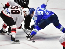 Фоторепортаж с матча плей-офф КХЛ «Барыс» — «Трактор» 2:1