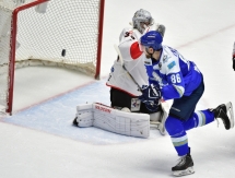 Фоторепортаж с матча плей-офф КХЛ «Барыс» — «Трактор» 2:1