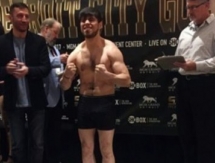 Эюбов прошел взвешивание перед завтрашним боем