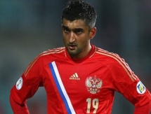 Полузащитник сборной России следит за боями Головкина