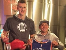 Головкин и баскетболист НБА обменялись перчатками и майкой