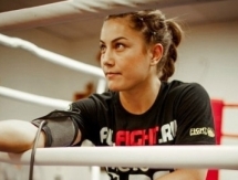 Шарипова продолжает подготовку к титульному бою в апреле