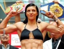 Уроженка Казахстана защитила титулы WBC и WBO