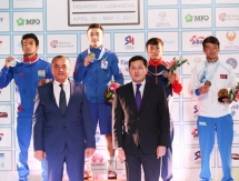 Фоторепортаж с награждения призеров чемпионата Азии-2017 Альжанова и Левита