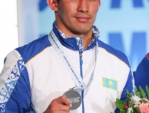 Фоторепортаж с награждения призеров чемпионата Азии-2017 Альжанова и Левита