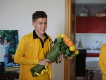 Воспитанники Академии «Кайрата» поздравили Тимура Сегизбаева