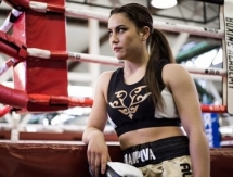 Определилась дата титульного боя Шариповой