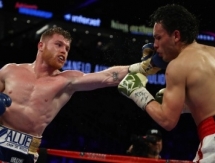 Стало известно, сколько соперник Головкина Альварес заработал за бой с Чавесом