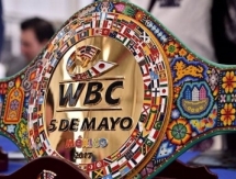 Промоутер Головкина подколол Альвареса за отказ от специального пояса WBC