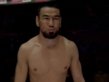 Тлауов за полторы минуты «задушил» соперника на турнире Fight Nights Global 65