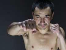 Перчатки Жакиянова продали за 600 тысяч тенге в Петропавловске