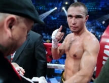 Чемпион мира по трем версиям отказался драться с уроженцем Казахстана