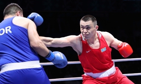 <strong>Казахстанский супертяжеловес проиграл узбекскому боксеру в финале чемпионата Азии-2017</strong>