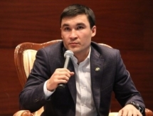 Сапиев отметил лучших молодых боксеров Казахстана