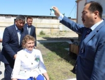 Сметов и Габидуллина получили ключи от квартир в Таразе