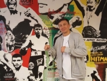 Головкин стал в стойку с нарисованным «Канело»