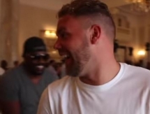 Сондерсу сняли штаны в ходе пресс-конференции боя Головкина и Альвареса