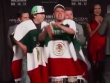 Фанаты Головкина и Альвареса устроили шоу на пресс-конференции в Нью-Йорке