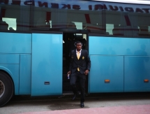 Фоторепортаж с приезда «Кайрата» на стадион в городе Корча