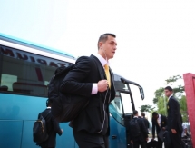 Фоторепортаж с приезда «Кайрата» на стадион в городе Корча