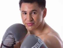 Тураров провел фотосессию перед боем в Астане