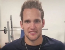 Как канадские хоккеисты «Барыса» учат казахский язык