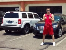 Кожамбердиев готовится к дебюту на профи-ринге в зале Мэйвезера