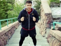 Кожамбердиев продолжает подготовку к дебютному бою на профи-ринге в зале Флойда Мейвезера-младшего