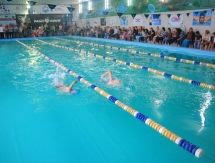 Более тысячи алматинских детей бесплатно обучились плаванию