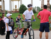 Незрячие казахстанцы проводят веломарафон