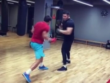 Акбербаев провел заключительную тренировку перед вылетом на бой в Сочи