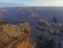 Витторио Брумотти в форме «Astana Pro Team» исполнил жуткие трюки в Гранд-Каньоне