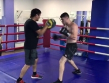 Видео подготовки Ахмедова к бою с Хиллом-младшим