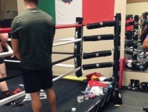 Промоутер «Канело» лично понаблюдал, как его боксер готовится к бою с Головкиным