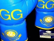 Британский фанат Головкина получил от него перчатки с автографом