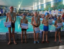 Более тысячи алматинских детей бесплатно обучились плаванию