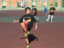 В начальных классах общеобразовательных школ Казахстана внедрят урок футбола
