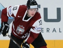 Хоккеист рижского «Динамо» сломал ногу во время матча КХЛ с «Барысом»