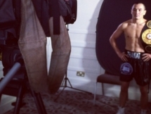 Жакиянов принял участие в фотосессии к бою с Барнеттом