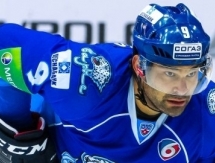 У Доуса 16 очков в 8 матчах, он возглавляет гонку бомбардиров и снайперов КХЛ