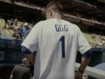 Видео первого торжественного вбрасывания Головкина перед бейсбольным матчем в Лос-Анджелесе