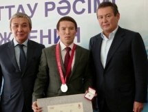 Борец Тенизбаев получил серебряную медаль Олимпиады-2008