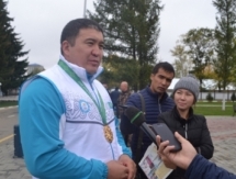 Устькаменогорцы встретили борца Нугымарова